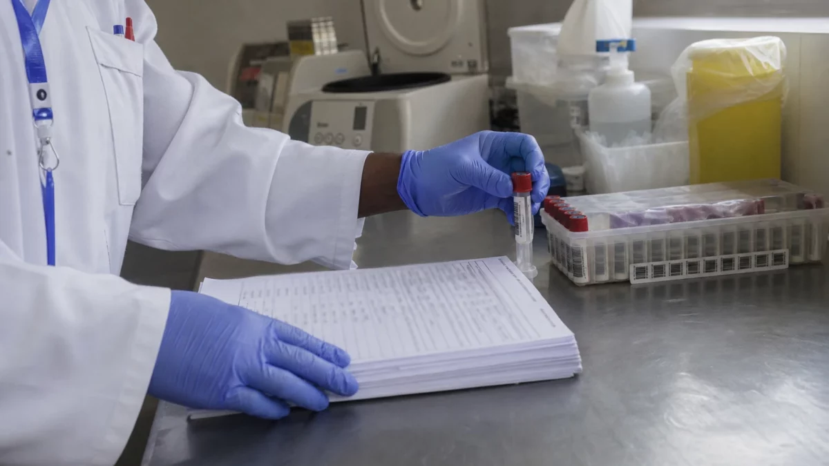 À Lomé, les biologistes pressent le Togo d’investir dans des laboratoires capables de freiner la prochaine épidémie