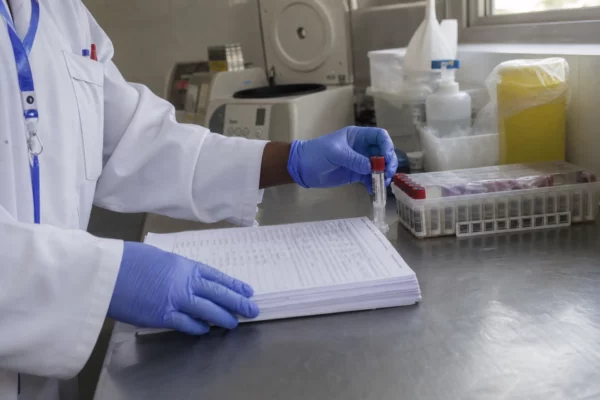 À Lomé, les biologistes pressent le Togo d’investir dans des laboratoires capables de freiner la prochaine épidémie