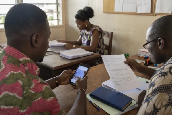 En Côte d’Ivoire, l’école doit protéger les élèves avant de publier leurs images sur les réseaux sociaux