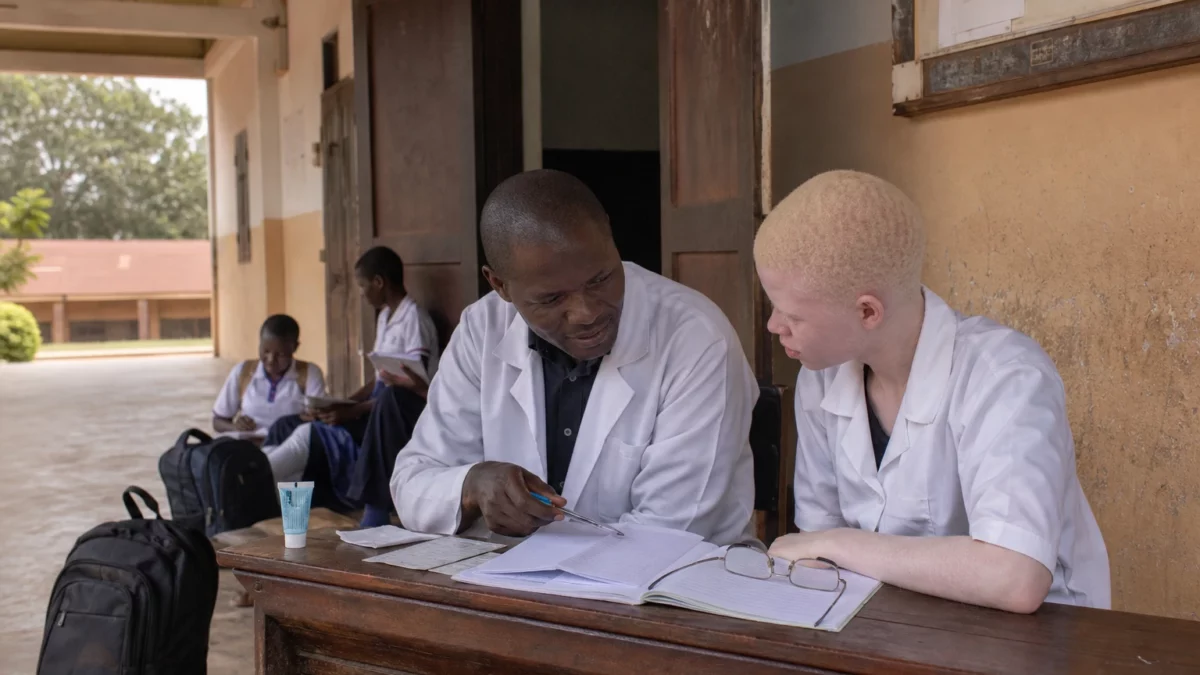 En Centrafrique, protéger les élèves atteints d’albinisme devient un enjeu central pour une école vraiment inclusive