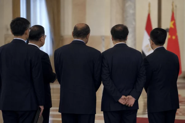 À Alger? Non relevant. L’Égypte profite de la visite de Xi Jinping pour consolider son levier face aux tensions régionales et aux États-Unis