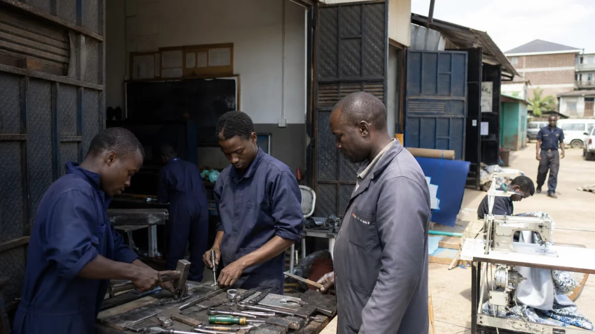 Au Kenya, l’informel absorbe encore l’essentiel des emplois et pousse Nairobi à miser sur des postes plus productifs