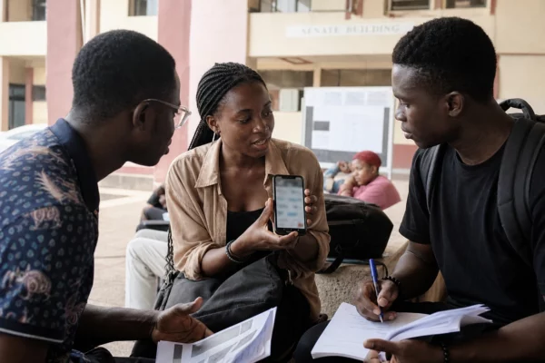 Au Nigeria, les jeunes remettent leur foi en question entre réseaux sociaux, université et contradictions religieuses