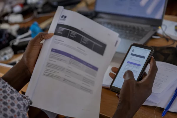 À Abidjan, deux montages sur des dons de couches et de préservatifs relancent la guerre des infox contre la France