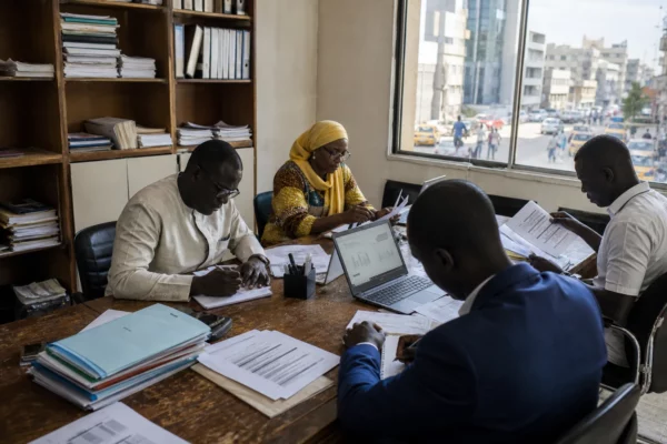 Au Sénégal, l’accord avec le FMI met à l’épreuve la stratégie économique et l’équilibre politique de Bassirou Diomaye Faye