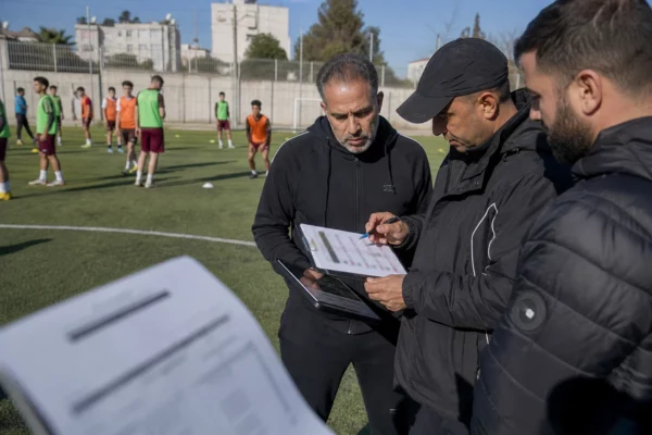 Algérie face au Portugal : la course pour convaincre Mezian Mesloub avant son choix international