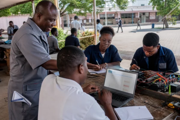 En Côte d’Ivoire, former les enseignants à l’IA devient un test pour rapprocher l’école technique des emplois de demain