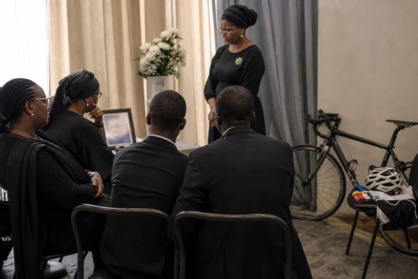 En République démocratique du Congo, les cyclistes transforment la mort de Miguel Masaisai en hommage public pour la paix
