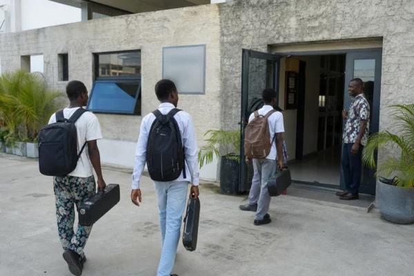 Landry Padonou porte le Bénin dans un record mondial de clarinette et transforme l’exploit en tremplin artistique