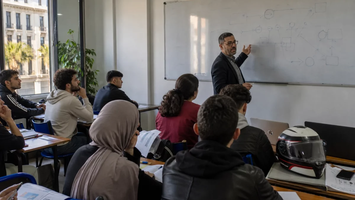 Isack Hadjar, pilote franco-algérien : à Bakou, son retour relance le débat sur les identités dans le sport