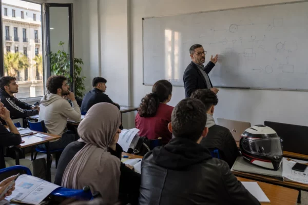 Isack Hadjar, pilote franco-algérien : à Bakou, son retour relance le débat sur les identités dans le sport
