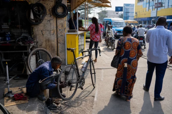 Mort de Miguel Masaisai : la RDC perd un cycliste devenu symbole de paix au terme d’une traversée africaine