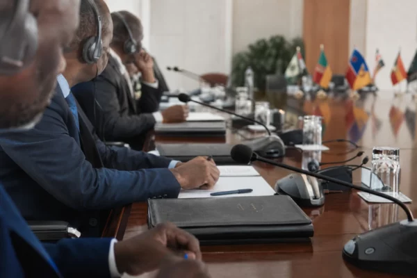 Réforme constitutionnelle en RDC : l’opposition teste la marge de Félix Tshisekedi à Kinshasa