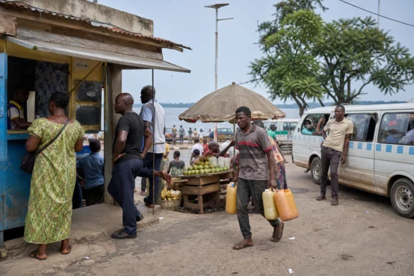 Ebola gagne le Sud-Ubangi en RDC et fait craindre une diffusion le long du fleuve Congo