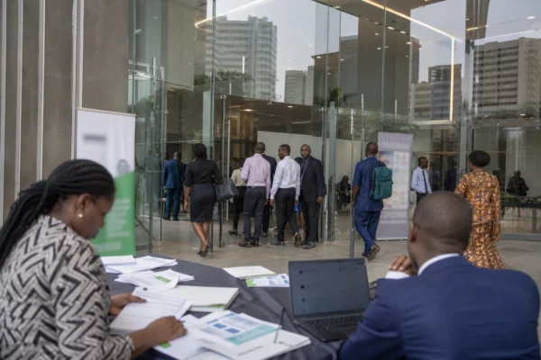 Pourquoi l’IPO de la raffinerie Dangote au Nigeria attire épargnants et prudence sur fond d’enjeu industriel