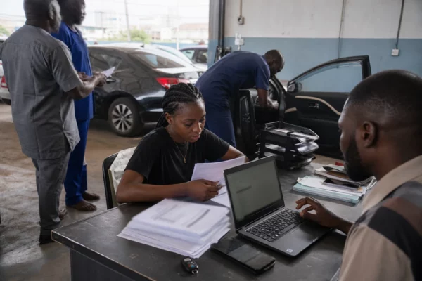 Uber replie sa stratégie en Afrique après le retrait du Nigeria et de l’Ouganda face aux coûts et à la pression locale