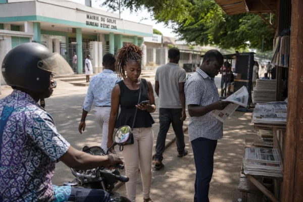 Au Togo, la liberté provisoire des journalistes français relance le débat sur le contrôle des reportages au nord du pays