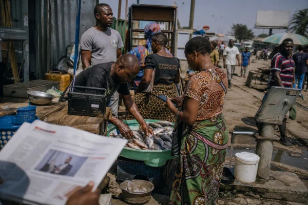 À Lubumbashi, des poissons morts relancent le doute sur la pollution minière et le contrôle des rejets