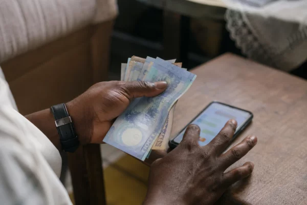 Au Rwanda, la diaspora rwandaise devient un mythe social entre réussite affichée et précarité cachée