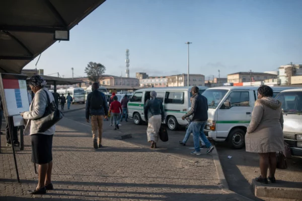Neuf femmes tuées en Afrique du Sud : à Kempton Park, l’enquête avance après trois arrestations