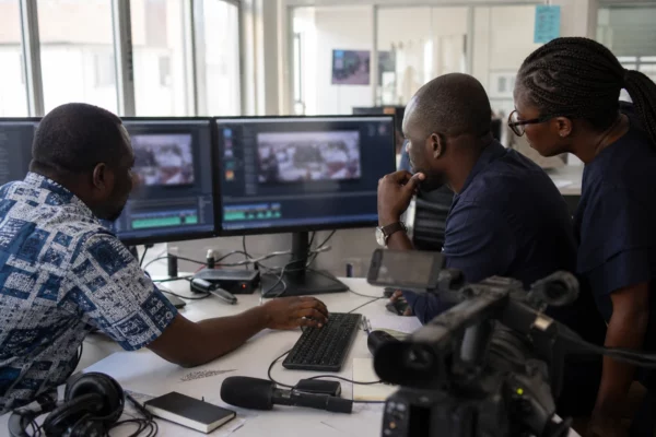 Au Ghana, les cercueils fantaisie transforment les funérailles en portrait de vie autour d’Accra