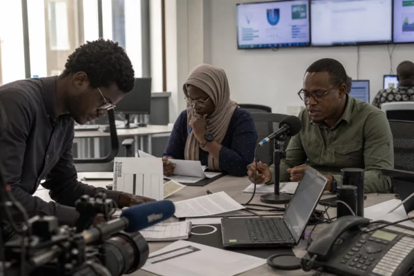 Au Sénégal, l’accord avec le FMI relance le débat sur la dette cachée et le coût social des réformes