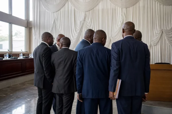 En RDC, la rentrée parlementaire arbitre le budget 2027 entre pression sécuritaire, dialogue national et référendum