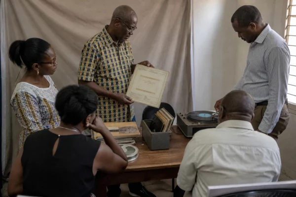 En Côte d’Ivoire, l’héritage des pionniers de la musique résiste au temps et nourrit la création d’Abidjan