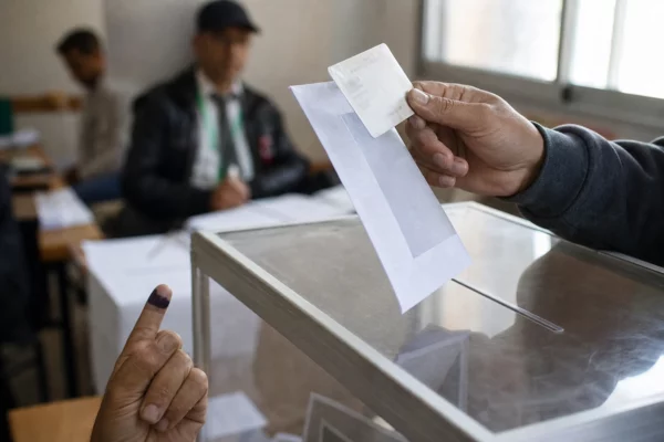 Au Maroc, la procuration en ligne teste la participation réelle des MRE sans lever tous les freins du vote