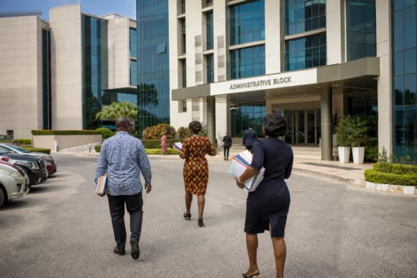 Au Ghana, le raffinage local de l’or artisanal teste la capacité d’Accra à garder plus de valeur