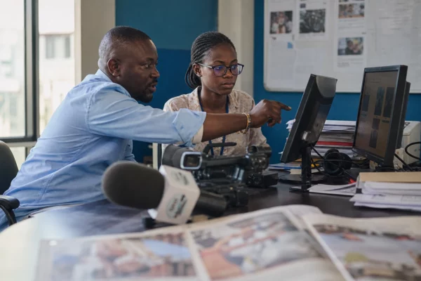 À Cotonou, Dominique Zinkpè impose un art contemporain béninois nourri de vodun et de mémoire collective