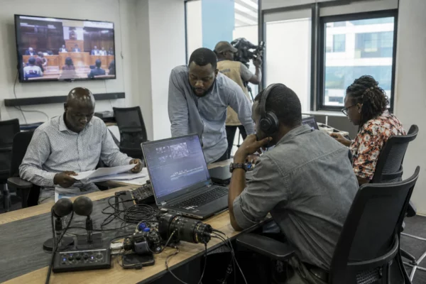 Au Cameroun, le procès Martinez Zogo se heurte au téléphone disparu qui pourrait relier les accusés aux tortures