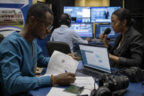 Au Cameroun, le recul de Paris sur les visas étudiants soulage les familles sans lever les exigences de fond
