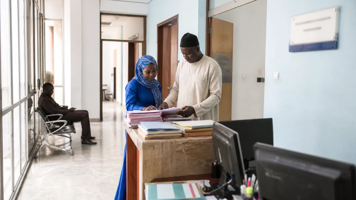 Au Sénégal, la bataille sur la dette s’ouvre entre le Pastef et le gouvernement après l’accord avec le FMI