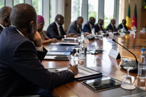Au Cameroun, le contrôle numérique des téléphones renforce les recettes publiques et bouscule le commerce d’occasion