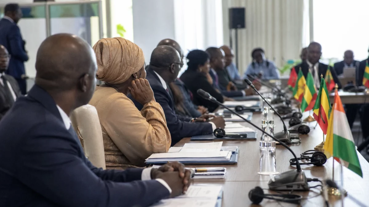 En Côte d’Ivoire, le manque d’interprètes de langue des signes bloque soins, justice et démarches du quotidien