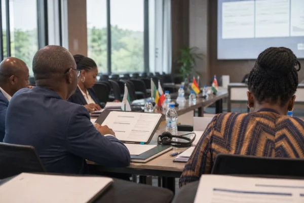 Côte d’Ivoire : le maintien du prix du cacao à 1 200 FCFA prolonge la pression sur les planteurs malgré le rebond mondial