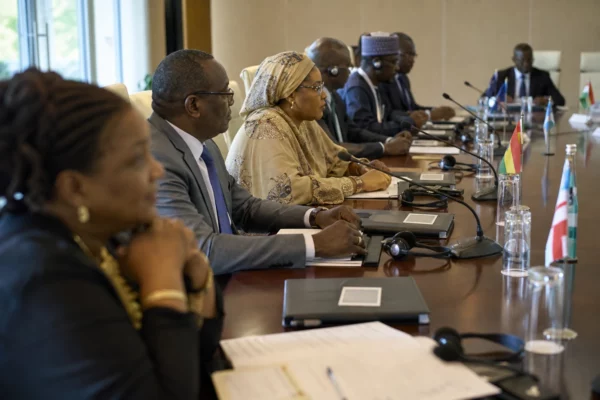 À Lagos, la raffinerie Dangote transforme sa montée en puissance en vitrine pour l’IPO et le Nigeria