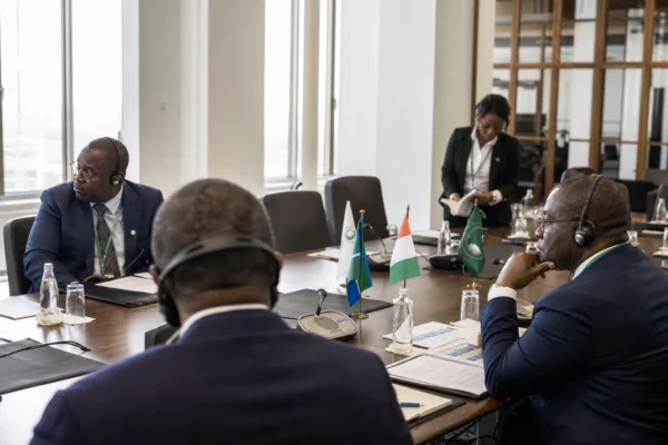 Côte d’Ivoire : Abidjan tente de capter une usine chinoise de vitrage automobile pour accélérer son virage industriel