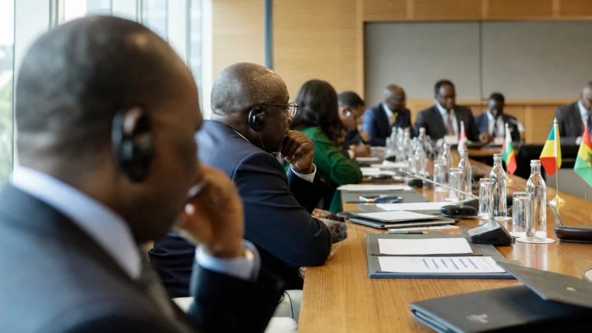 Expulsions américaines Afrique : quand les accords de Trump déplacent le débat sur les droits des migrants