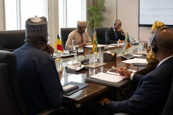 Pourquoi l’Afrique subsaharienne reste connectée en théorie mais freinée par le coût réel de l’Internet mobile
