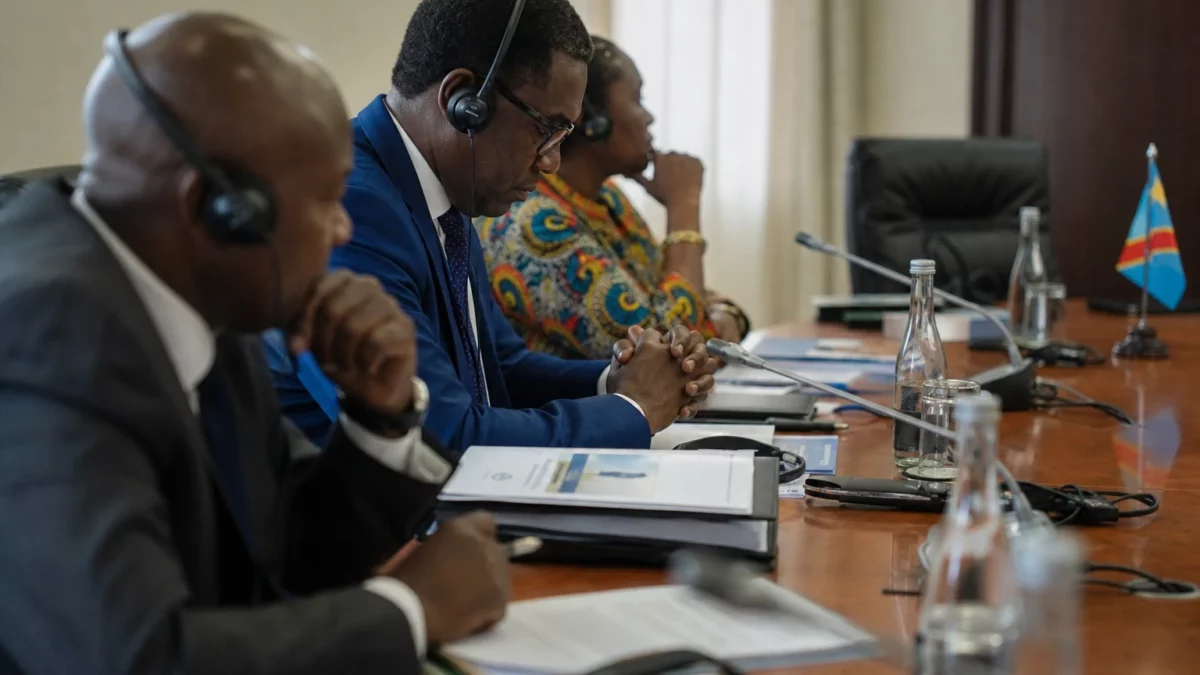 Kinshasa mise sur le vaccin Ebola RDC pour enrayer une épidémie qui gagne du terrain et teste la riposte en province