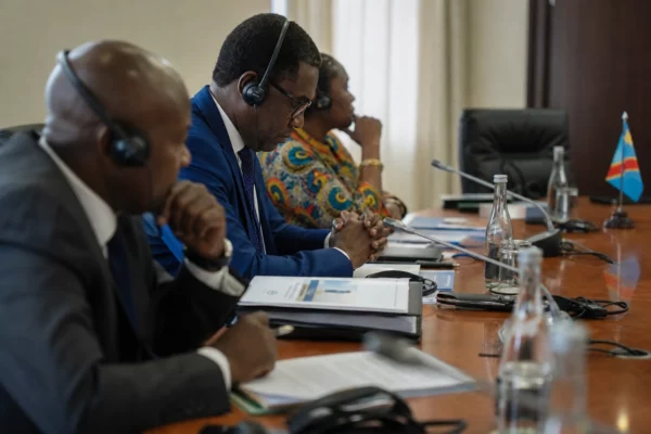 Kinshasa mise sur le vaccin Ebola RDC pour enrayer une épidémie qui gagne du terrain et teste la riposte en province