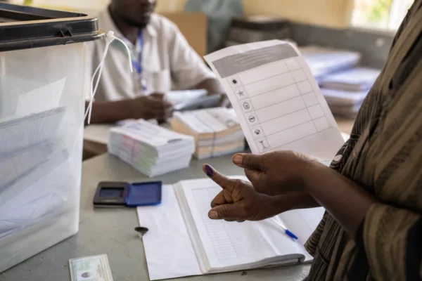 En Tanzanie, la promotion de Deogratius Ndejembi révèle un CCM qui mise sur la jeunesse sans lâcher le contrôle