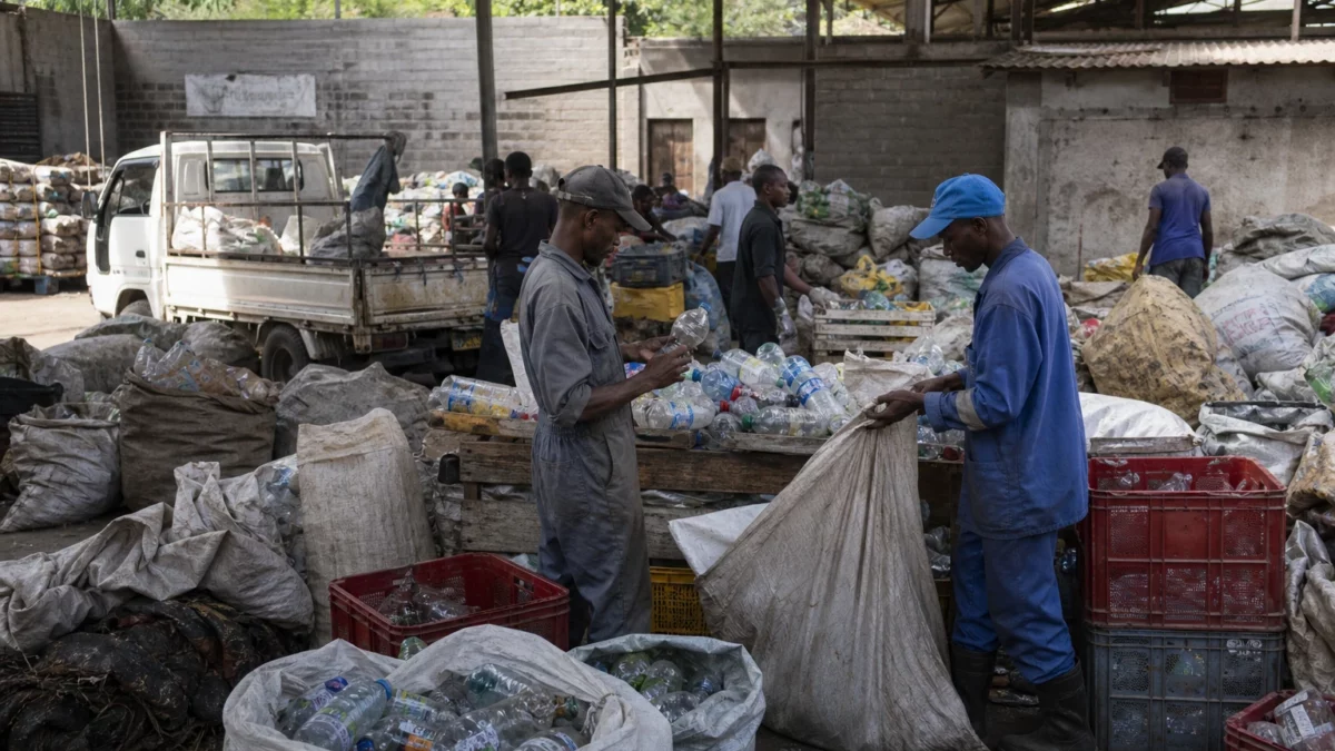 À Iconi, la gestion des déchets aux Comores révèle l’absence de filière durable entre collecte, stockage et traitement