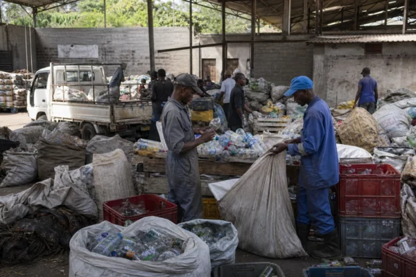 À Iconi, la gestion des déchets aux Comores révèle l’absence de filière durable entre collecte, stockage et traitement