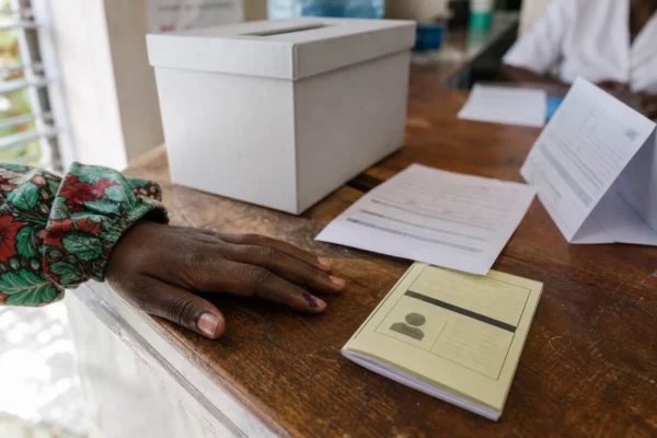 Poliomyélite en Afrique : pourquoi le recul du virus sauvage ne dispense pas de vacciner chaque enfant