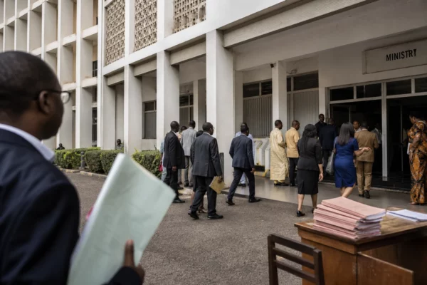 Washington échange visas, aide et pression diplomatique contre l’accueil de migrants expulsés en Afrique