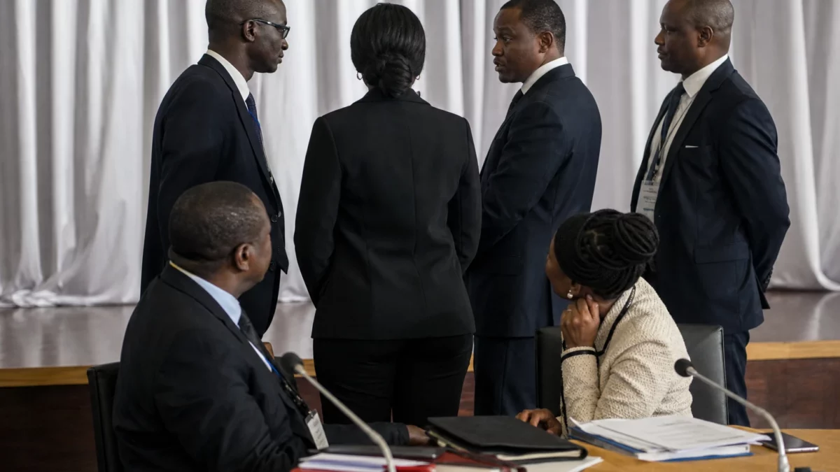 À Yaoundé, quatre journalistes libérés après cinq jours de garde à vue pour une affaire de lunettes