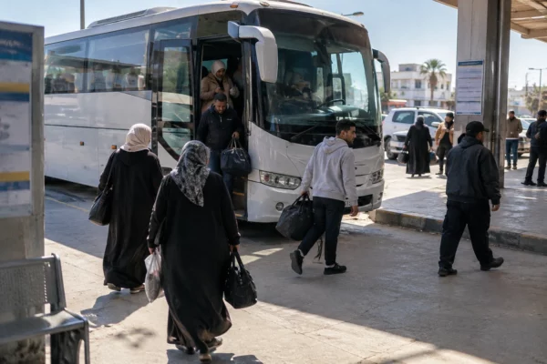 En accueillant deux ex-otages du Niger, l’est libyen gagne en visibilité malgré les divisions du pays